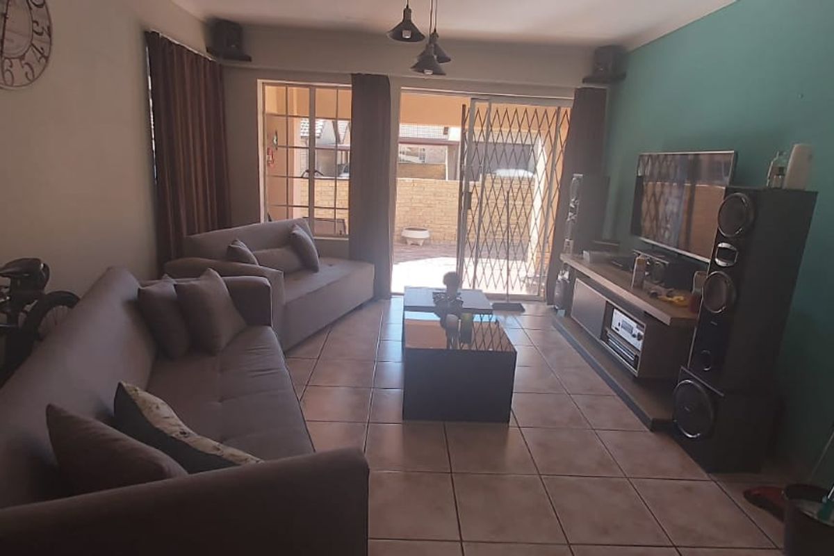 Popular 2 Bedroom Townhouse for sale in Sasolburg - Photo 5