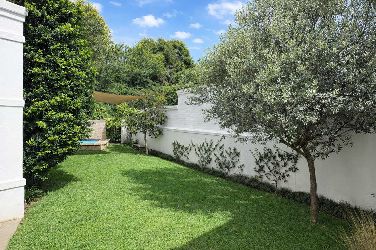 Incredible Gated Estate Family home plus COTTAGE - Photo 4