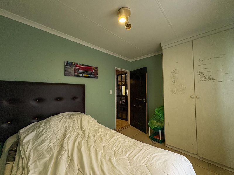 Three bedroom house for sale in Palm Glades - Photo 10