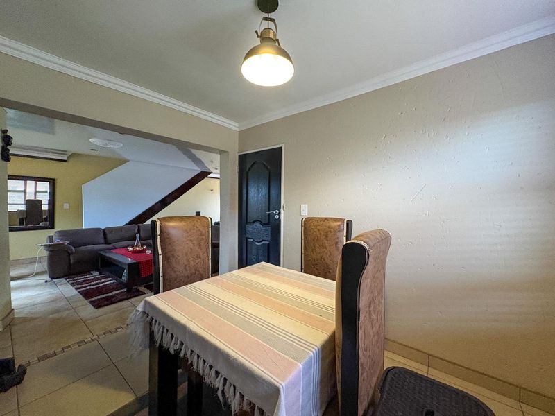 Three bedroom house for sale in Palm Glades - Photo 9