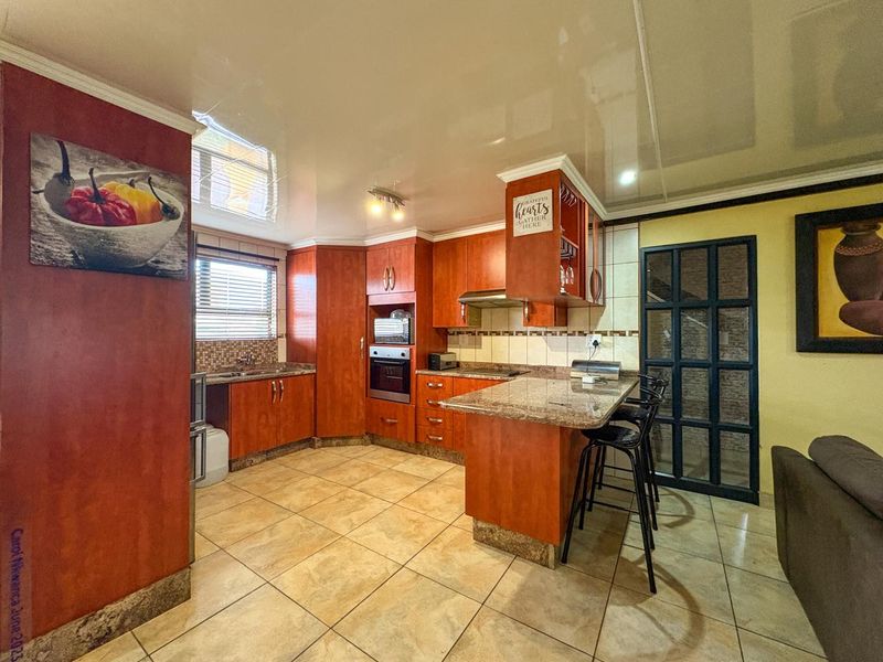 Three bedroom house for sale in Palm Glades - Photo 3