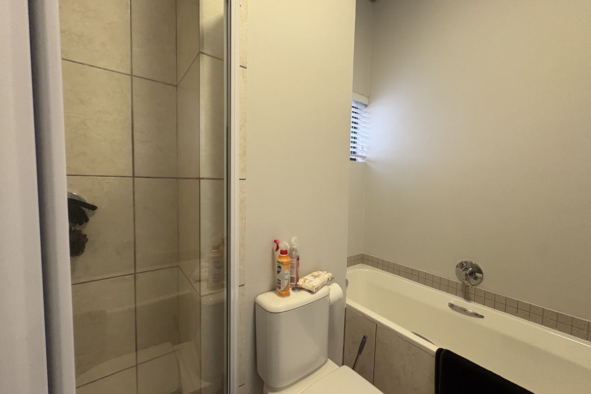 COSY 2-BEDROOM APARTMENT - Photo 4