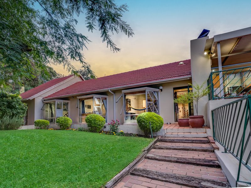 ENTERTAINERS PARADISE NESTLED IN A SECURE AND PRIVATE CUL-DE-SAC - Photo 3
