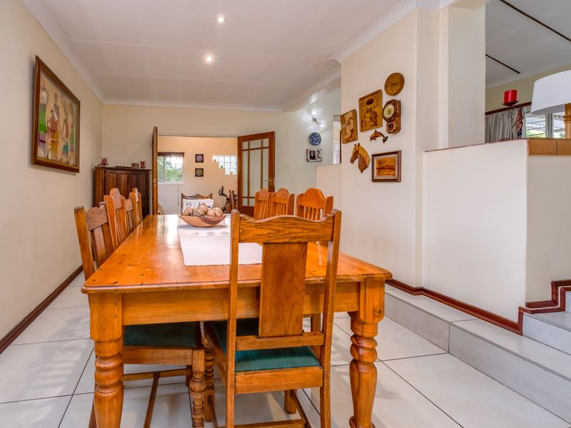 ENTERTAINERS PARADISE NESTLED IN A SECURE AND PRIVATE CUL-DE-SAC - Photo 10