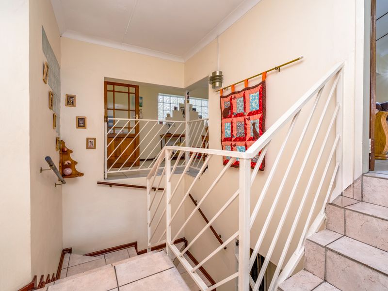 ENTERTAINERS PARADISE NESTLED IN A SECURE AND PRIVATE CUL-DE-SAC - Photo 6