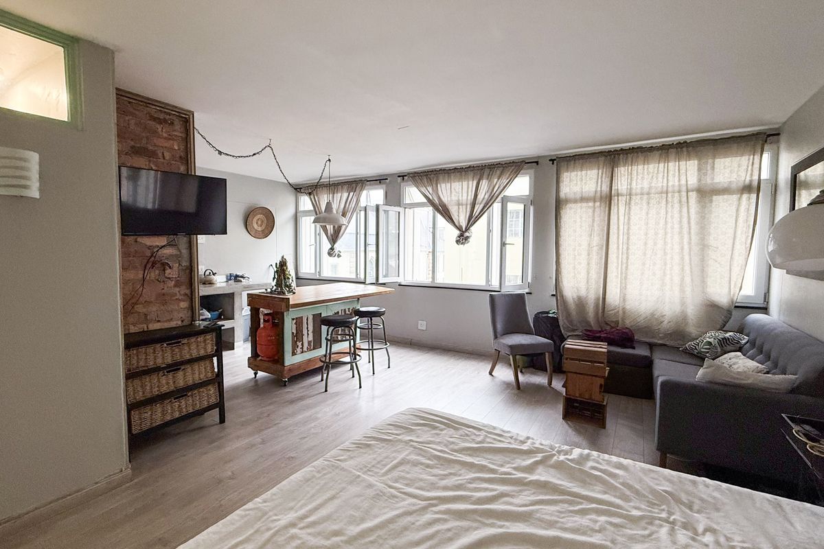 Trendy, furnished apartment available for long term rental. - Photo 5