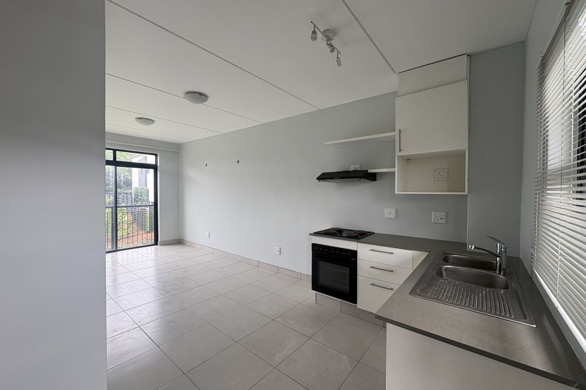 COSY ONE-BEDROOM APARTMENT - Photo 2