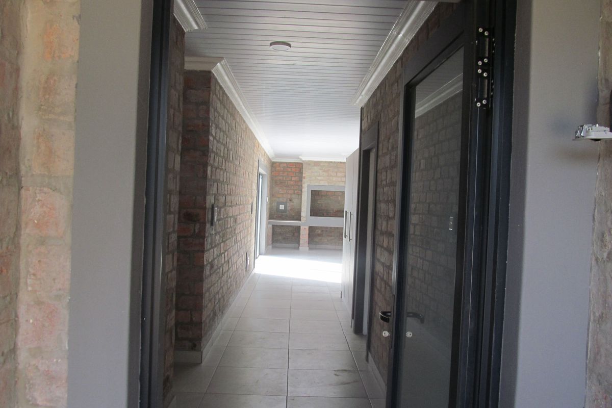 Move-In Ready Masterpiece with Breathtaking Langeberg Views In Albertinia - Photo 3