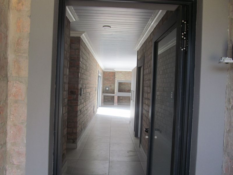Move-In Ready Masterpiece with Breathtaking Langeberg Views In Albertinia - Photo 3