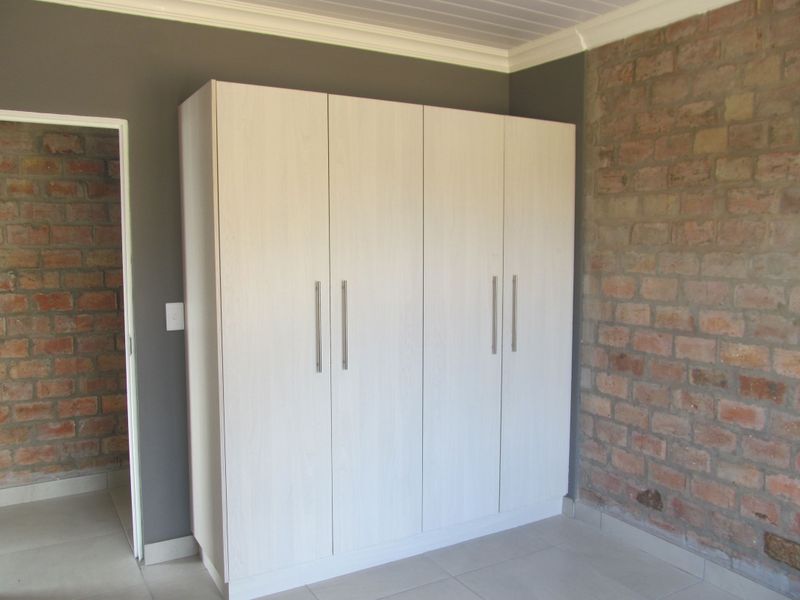 Move-In Ready Masterpiece with Breathtaking Langeberg Views In Albertinia - Photo 5