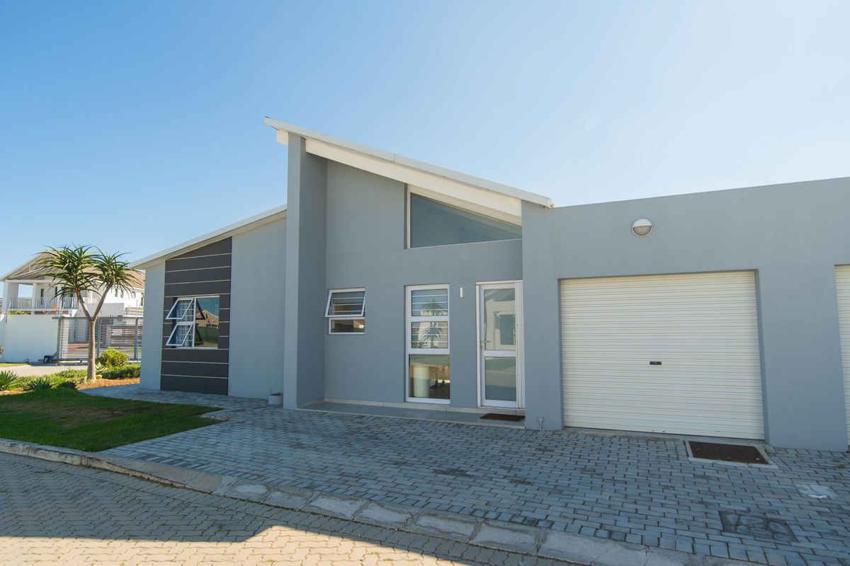 2 BED 1 BATH WITH GARAGE FOR SALE - Photo 2