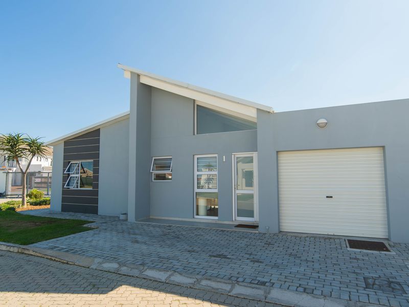 2 BED 1 BATH WITH GARAGE FOR SALE - Photo 2