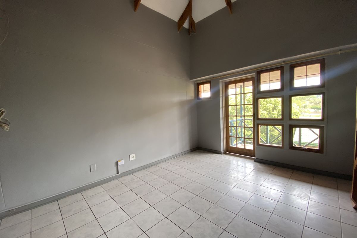 1 Bedroom Loft Apartment to Let in White River - Photo 4
