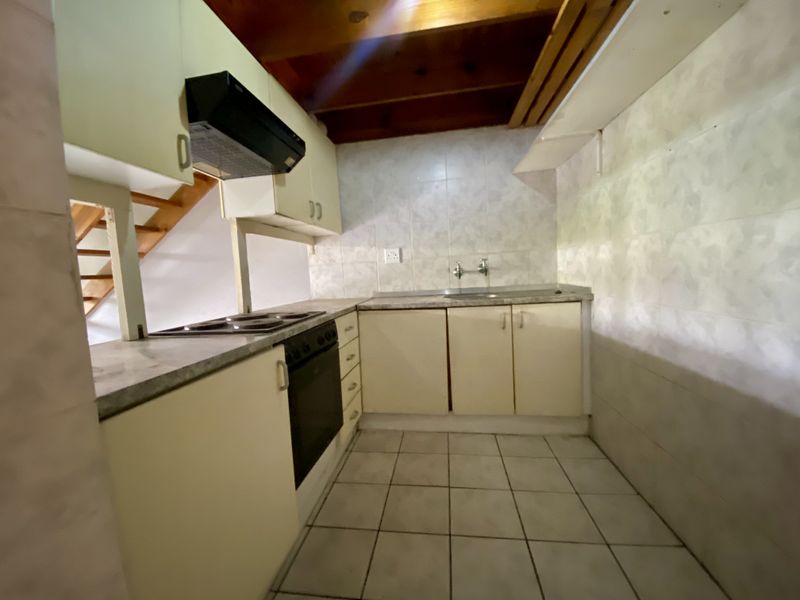 1 Bedroom Loft Apartment to Let in White River - Photo 3