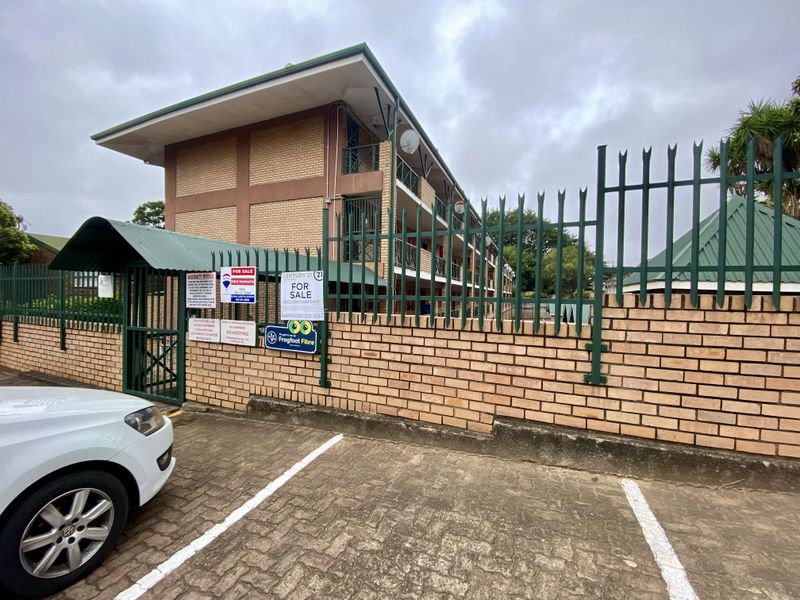 1 Bedroom Loft Apartment to Let in White River - Photo 2