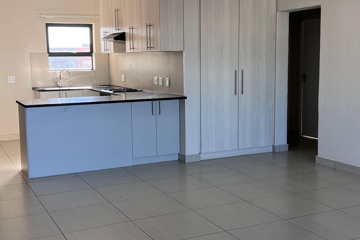 Immaculate  3 Bedroom Apartment To Let in Parklands Available 1 May 2026 - Photo 3