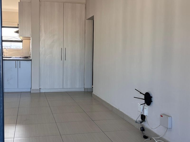 Immaculate  3 Bedroom Apartment To Let in Parklands Available 1 May 2026 - Photo 8