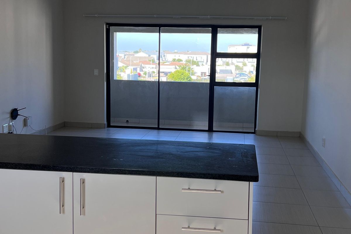 Immaculate  3 Bedroom Apartment To Let in Parklands Available 1 May 2026 - Photo 4