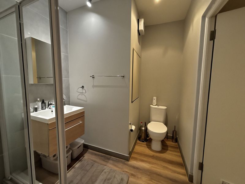77 sqm ONE BED PET FRIENDLY GARDEN GEM - Photo 7