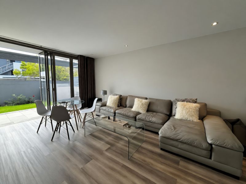 77 sqm ONE BED PET FRIENDLY GARDEN GEM - Photo 2