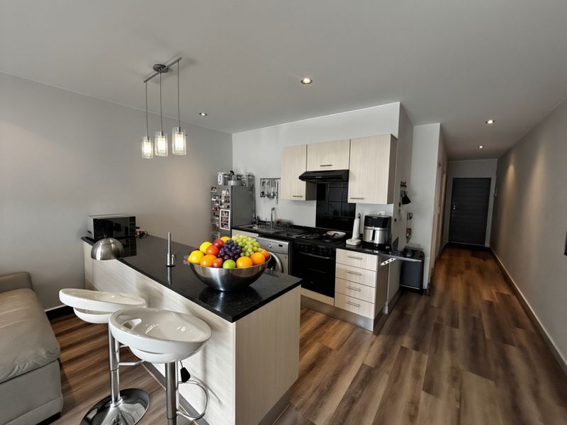 77 sqm ONE BED PET FRIENDLY GARDEN GEM - Photo 3