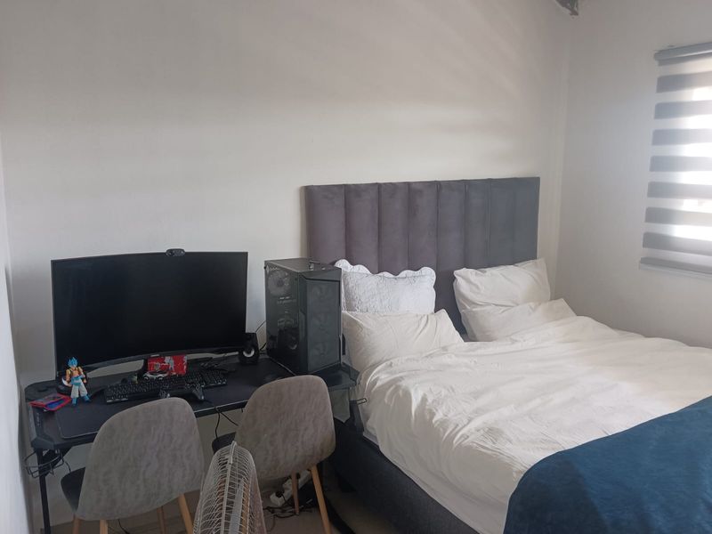 3 Bedroom Flat in a Secure Complex - Photo 10