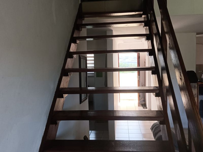 3 Bedroom Flat in a Secure Complex - Photo 8