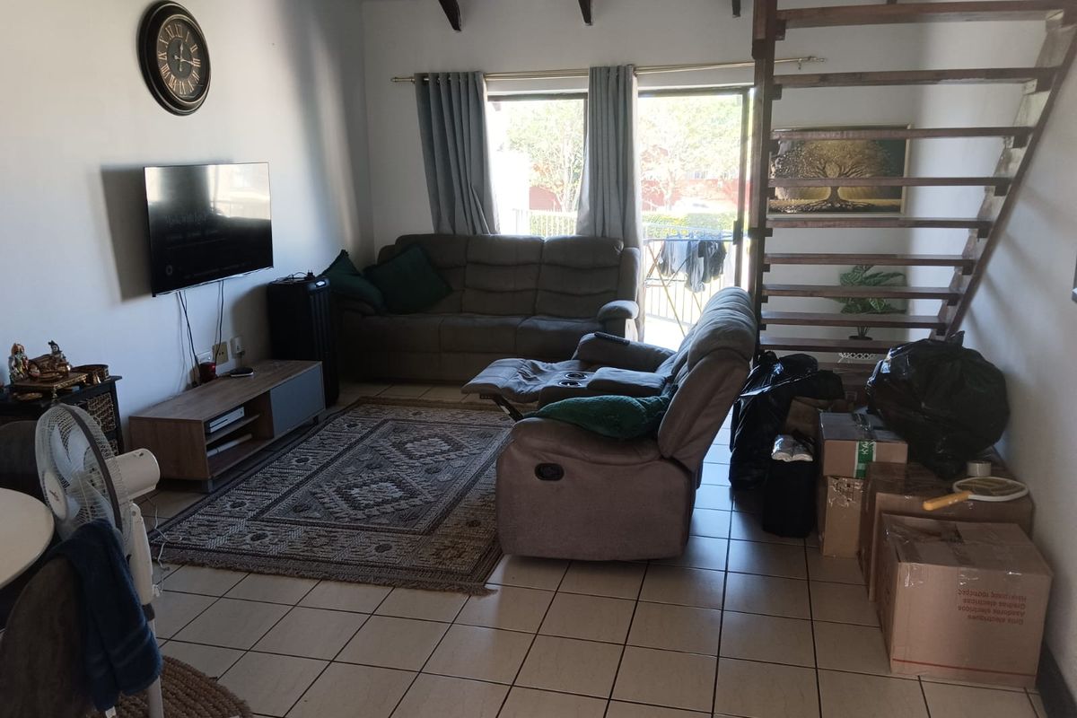 3 Bedroom Flat in a Secure Complex - Photo 4