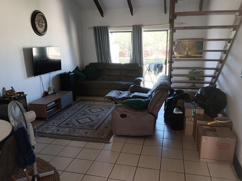 3 Bedroom Flat in a Secure Complex - Photo 4