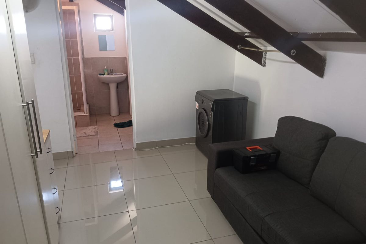 3 Bedroom Flat in a Secure Complex - Photo 5