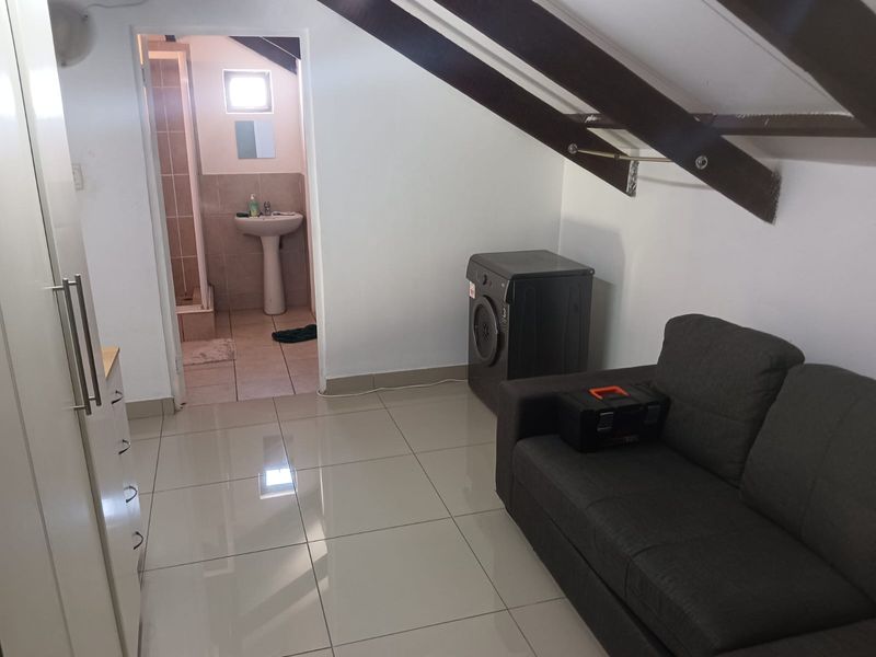 3 Bedroom Flat in a Secure Complex - Photo 5