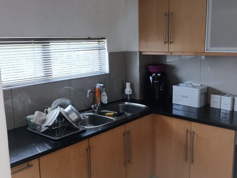 3 Bedroom Flat in a Secure Complex - Photo 3