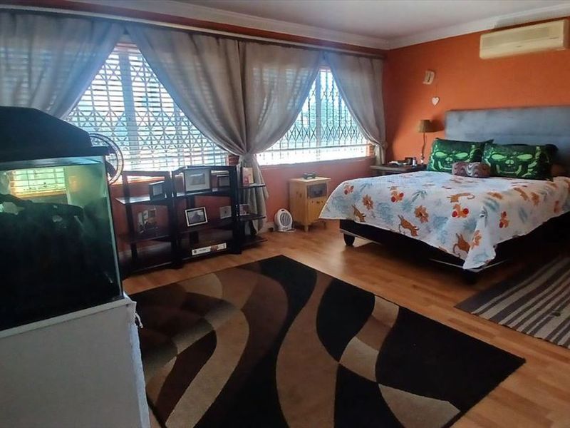 “The Perfect 3-Generation Home Under One Roof” - Photo 10