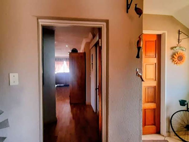 “The Perfect 3-Generation Home Under One Roof” - Photo 9