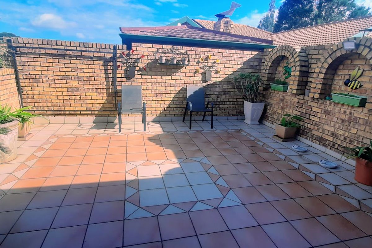 “The Perfect 3-Generation Home Under One Roof” - Photo 2