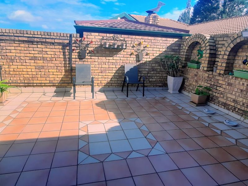 “The Perfect 3-Generation Home Under One Roof” - Photo 2