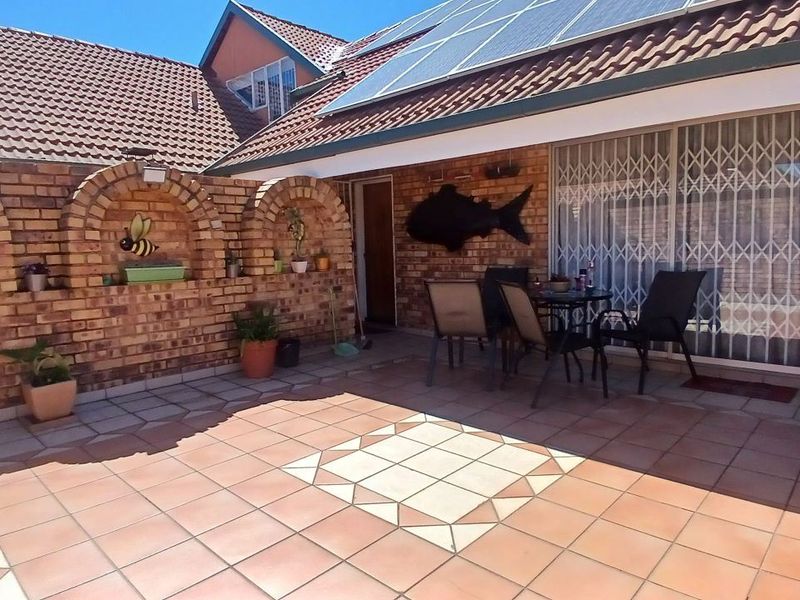 “The Perfect 3-Generation Home Under One Roof” - Photo 1