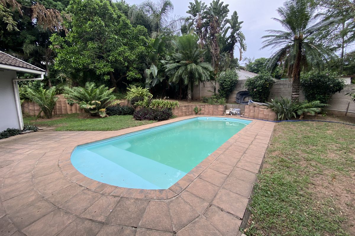 Spacious 4 Bedroom Family Home with a flatlet - Pet Friendly - Photo 2