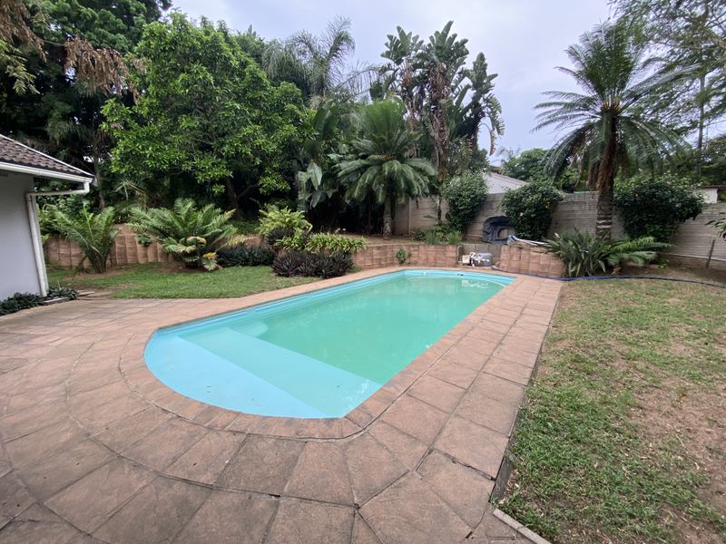 Spacious 4 Bedroom Family Home with a flatlet - Pet Friendly - Photo 2