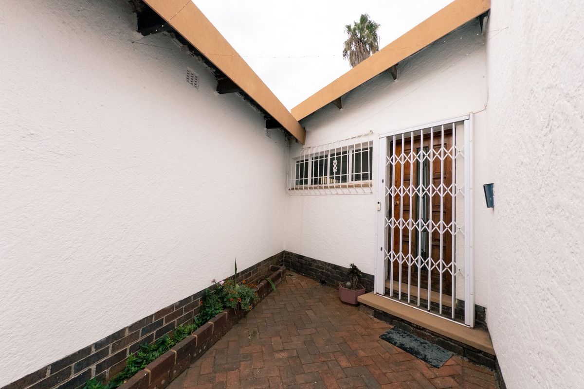 A Grand Family Haven with Space for Everyone – Including the In-Laws - Photo 5