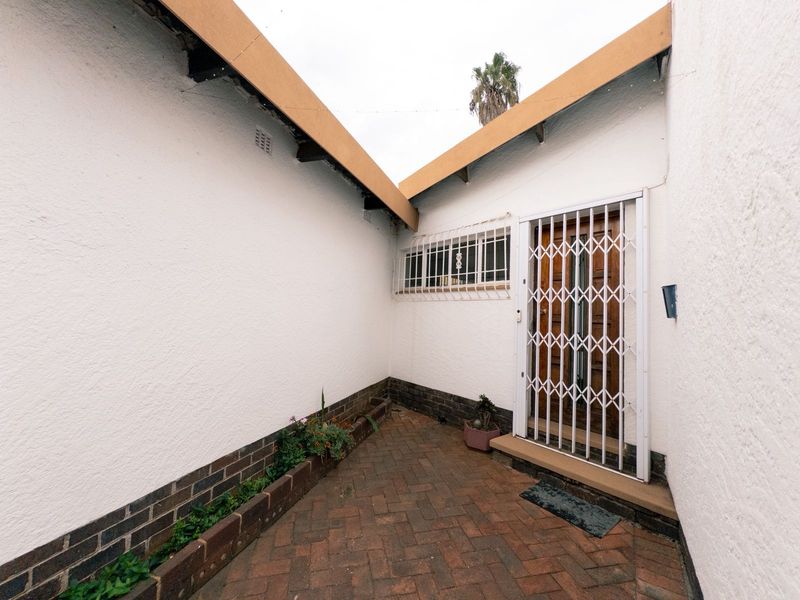 A Grand Family Haven with Space for Everyone – Including the In-Laws - Photo 5