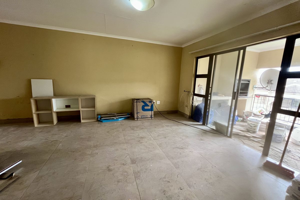 Newly Renovated 2 Bedroom House To Let in Stonehenge - Photo 3