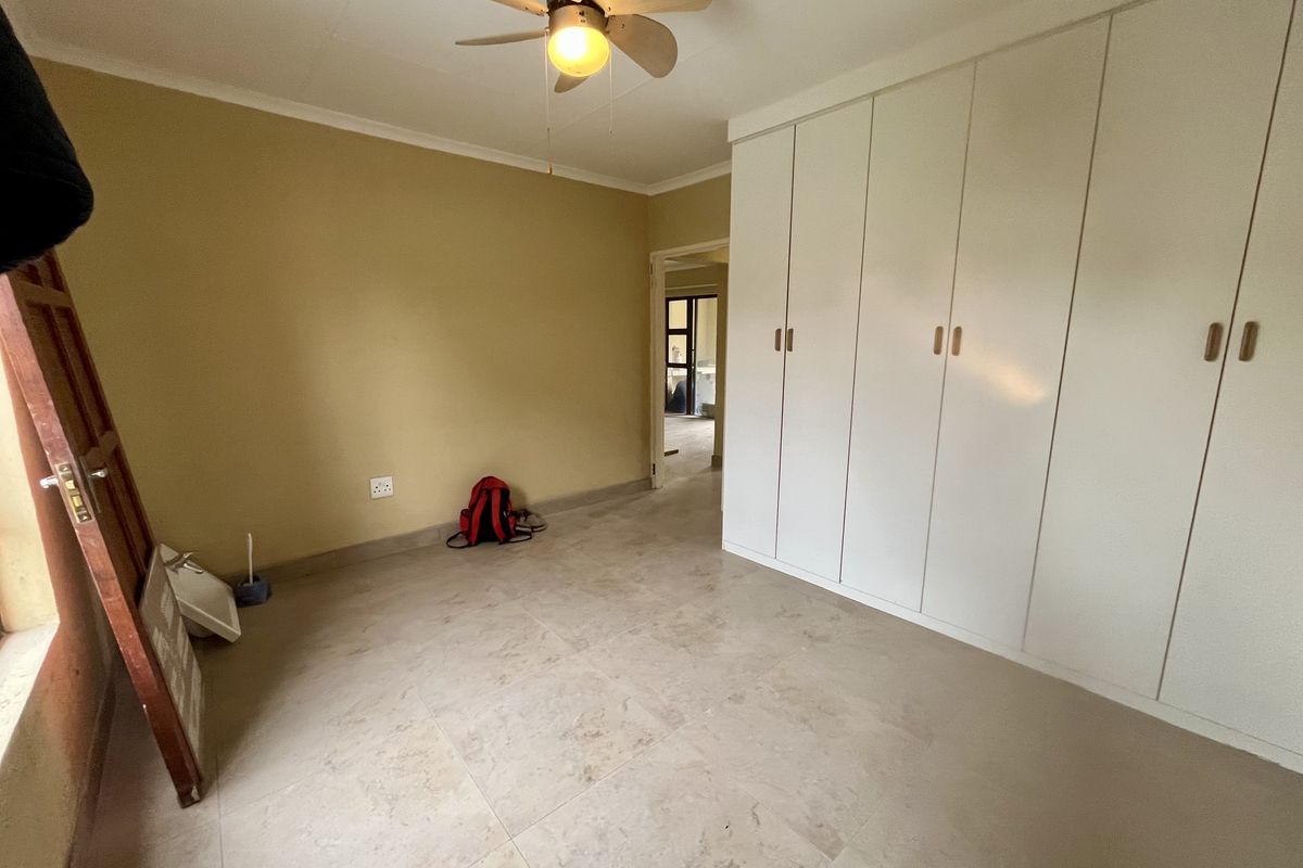 Newly Renovated 2 Bedroom House To Let in Stonehenge - Photo 4