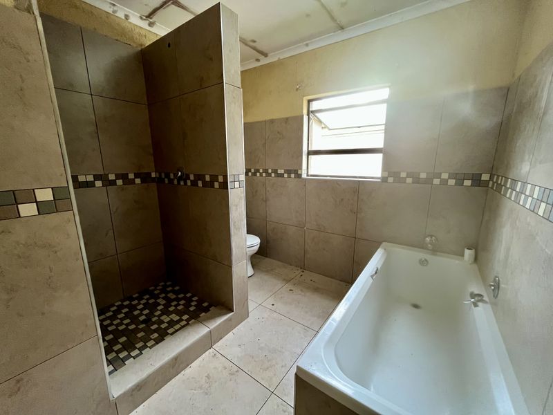 Newly Renovated 2 Bedroom House To Let in Stonehenge - Photo 6