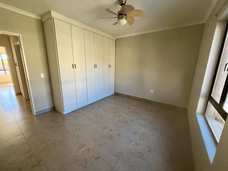 Newly Renovated 2 Bedroom House To Let in Stonehenge - Photo 8