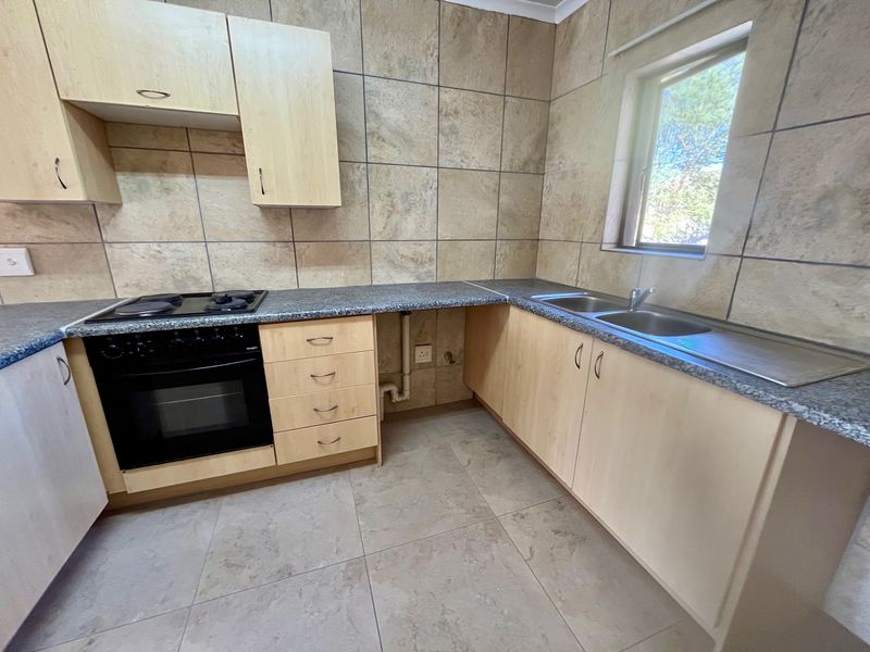 Newly Renovated 2 Bedroom House To Let in Stonehenge - Photo 6