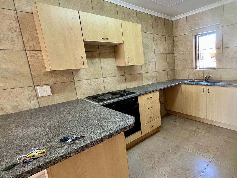 Newly Renovated 2 Bedroom House To Let in Stonehenge - Photo 5