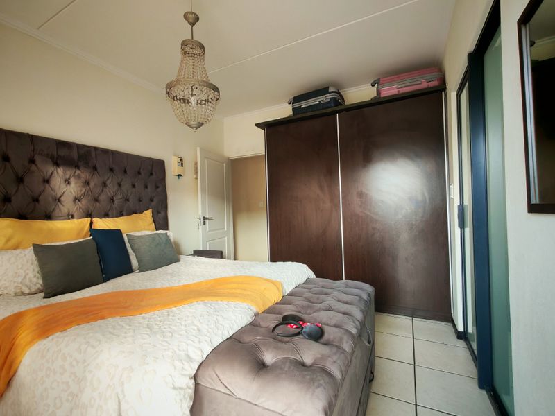 2 BED APARTMENT - Photo 6