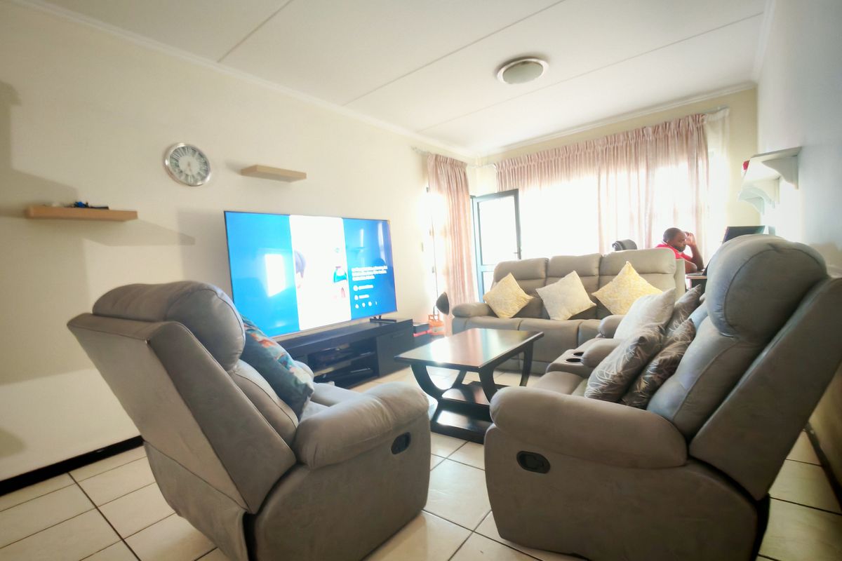 2 BED APARTMENT - Photo 5