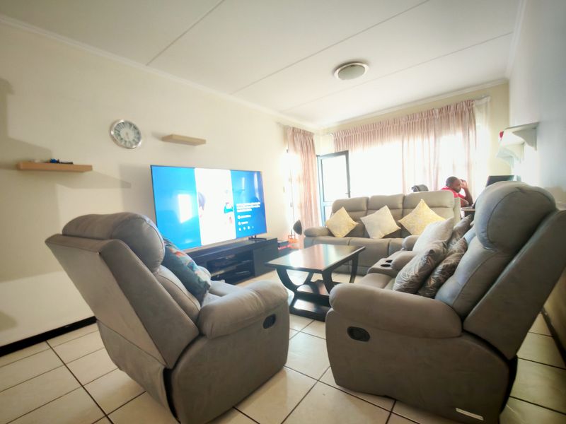 2 BED APARTMENT - Photo 5